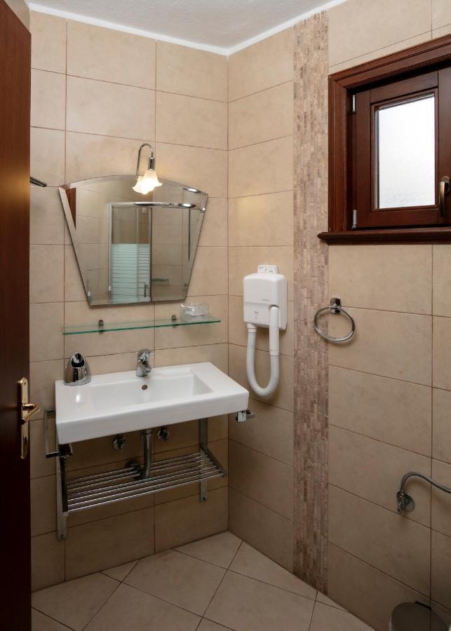 Mikros Prinos Magkafinis.El Apartments מראה חיצוני תמונה