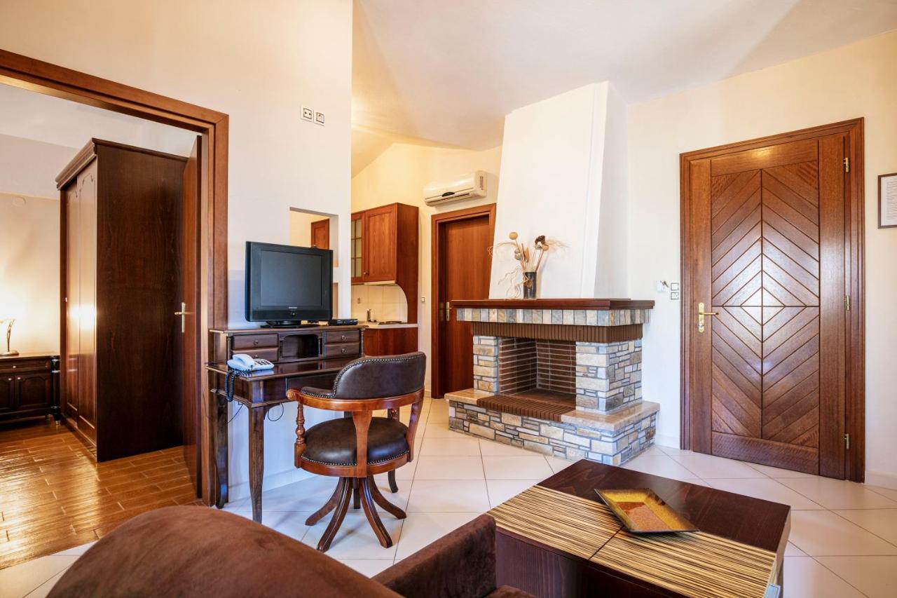 Mikros Prinos Magkafinis.El Apartments מראה חיצוני תמונה